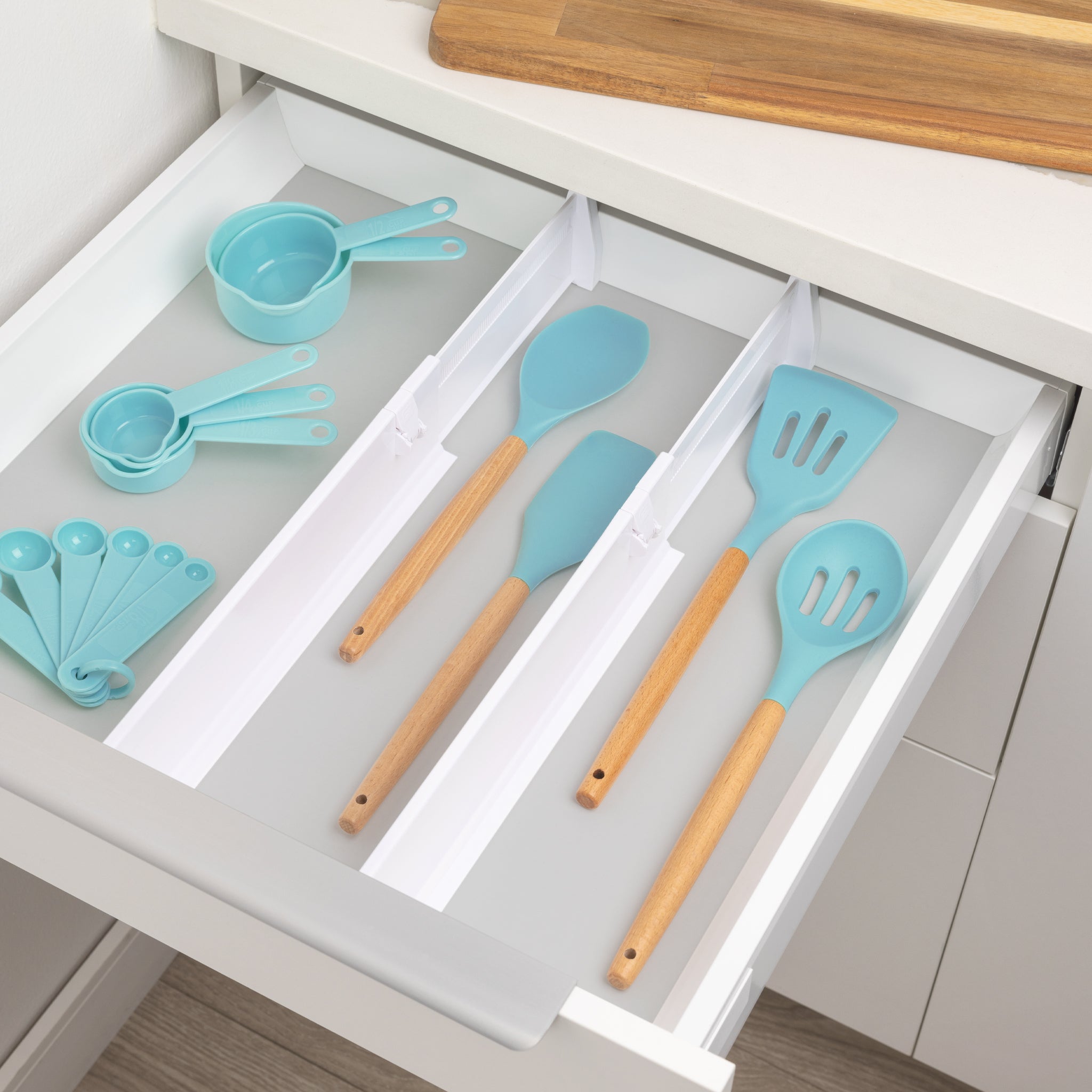 https://www.shopsmartdesign.com/cdn/shop/products/2-pack-adjustable-drawer-dividers-white-smart-design-kitchen-8004092-incrementing-number-493967.jpg?v=1679346825